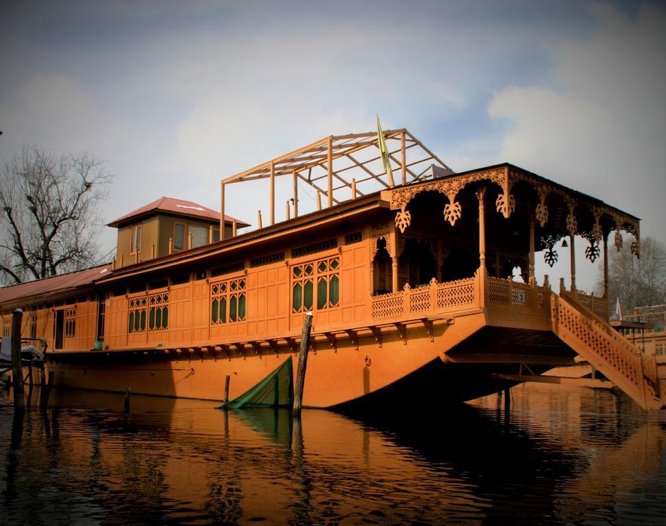 Yadgaar Houseboats Hotel Srīnagar Exterior foto