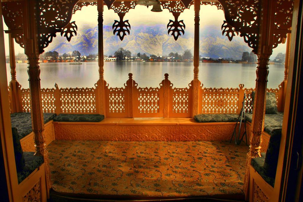 Yadgaar Houseboats Hotel Srīnagar Exterior foto